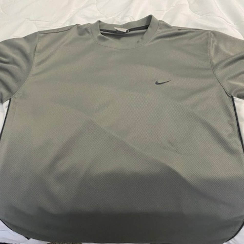 Nike Dri-Fit Men's Large Dark Gray with White Side Wall